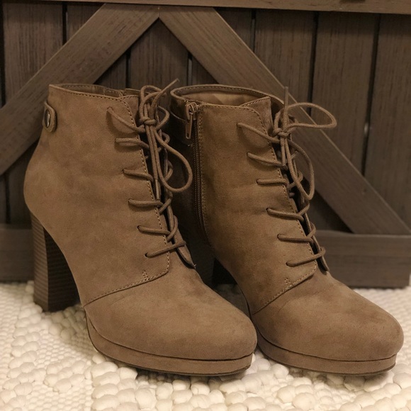 Size 9 boots - a.n.a A New Approach - Picture 7 of 7